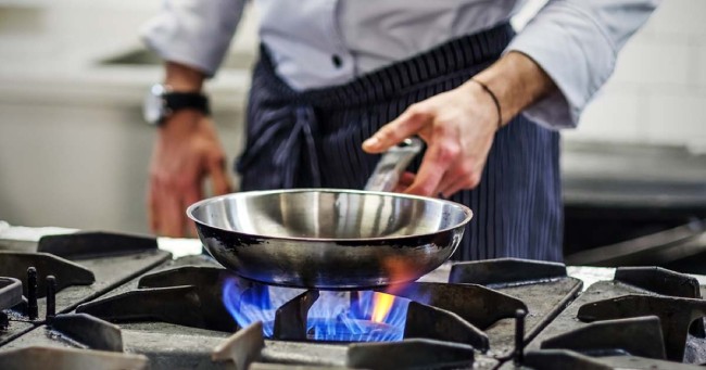 Factors to Consider When Selecting Pots and Pans for Gas Stoves